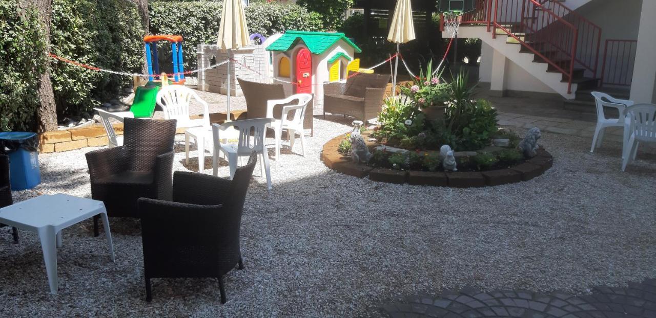 Hotel De Amicis Riccione Eksteriør billede