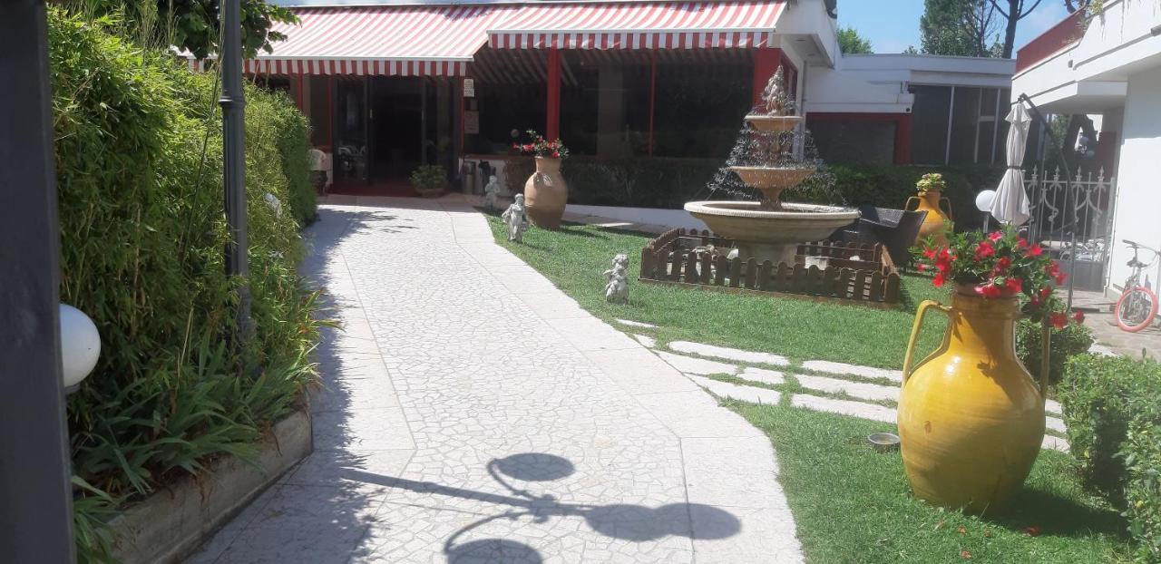 Hotel De Amicis Riccione Eksteriør billede