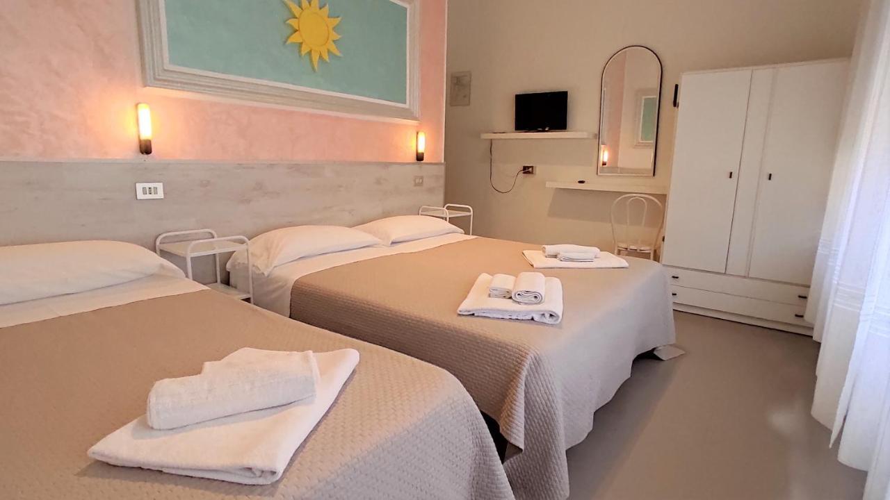 Hotel De Amicis Riccione Eksteriør billede