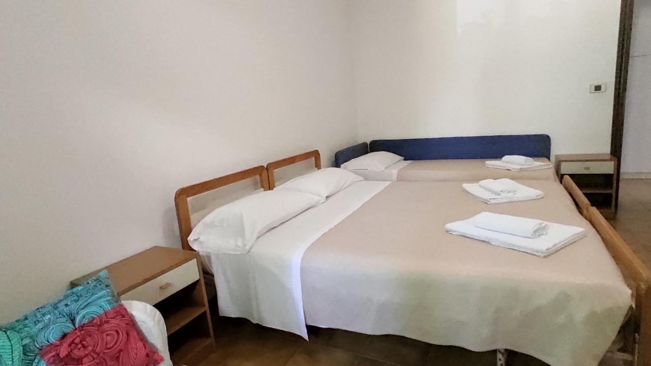 Hotel De Amicis Riccione Eksteriør billede