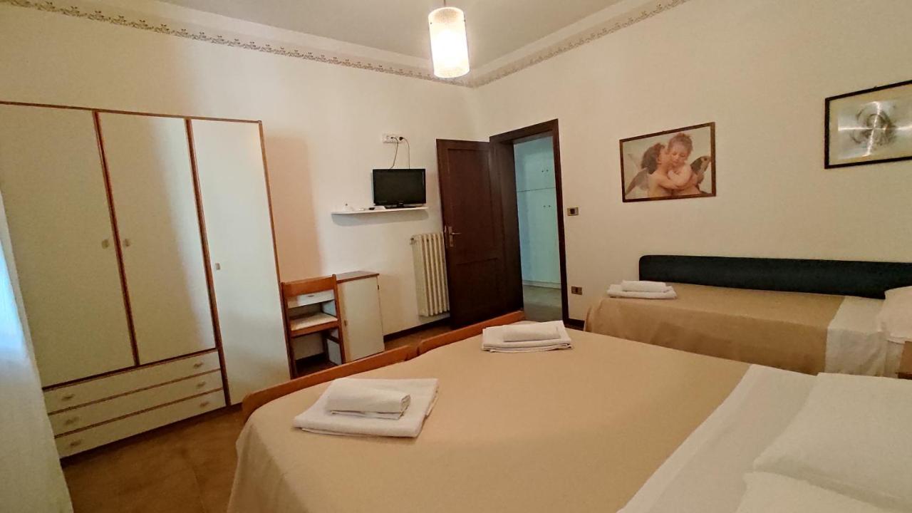 Hotel De Amicis Riccione Eksteriør billede