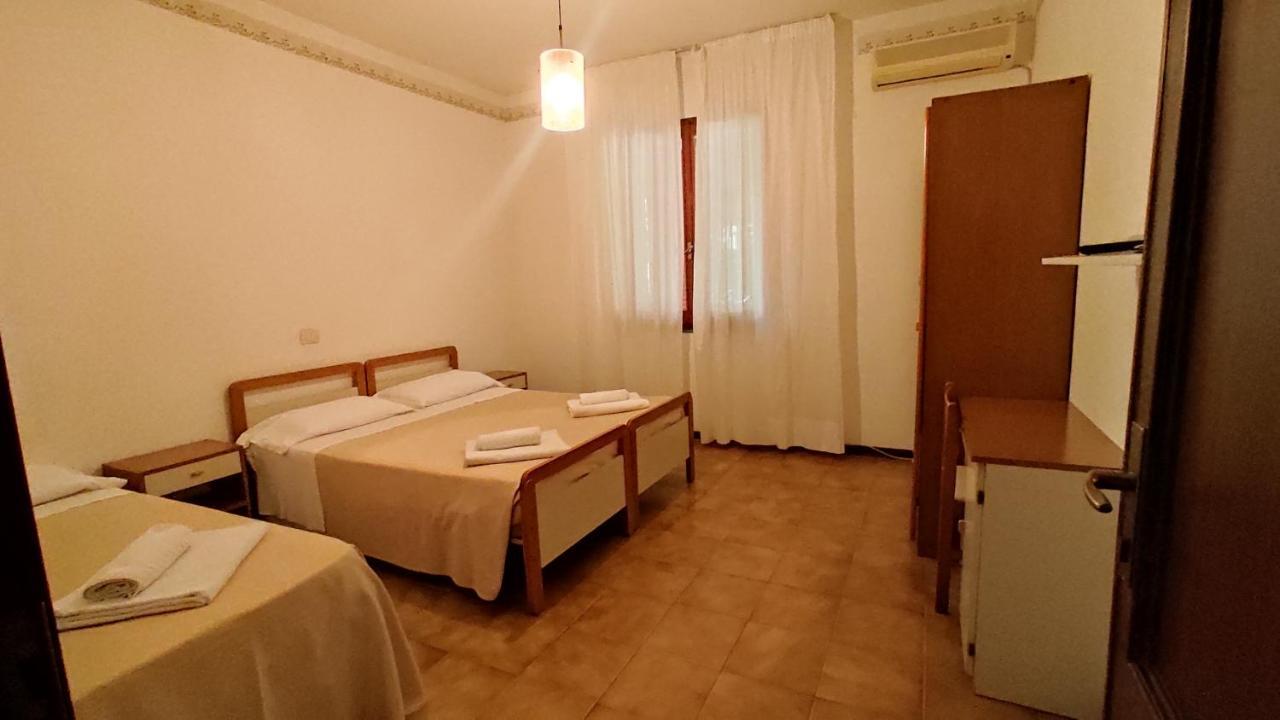 Hotel De Amicis Riccione Eksteriør billede