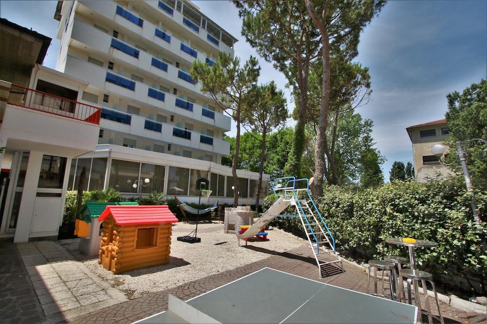 Hotel De Amicis Riccione Eksteriør billede