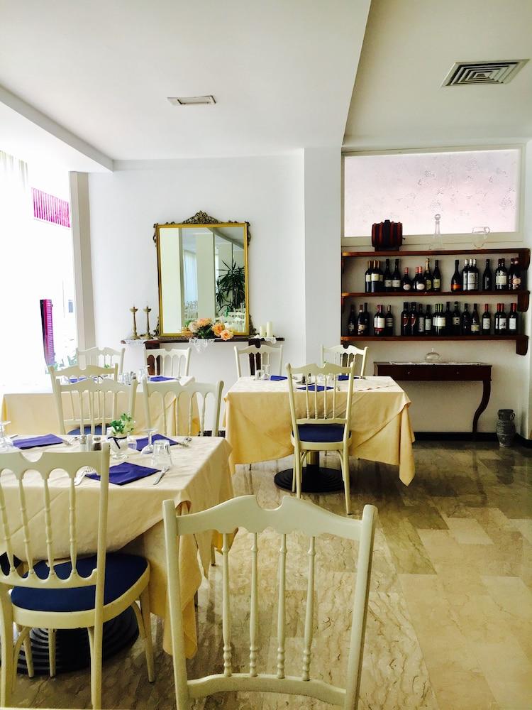 Hotel De Amicis Riccione Eksteriør billede