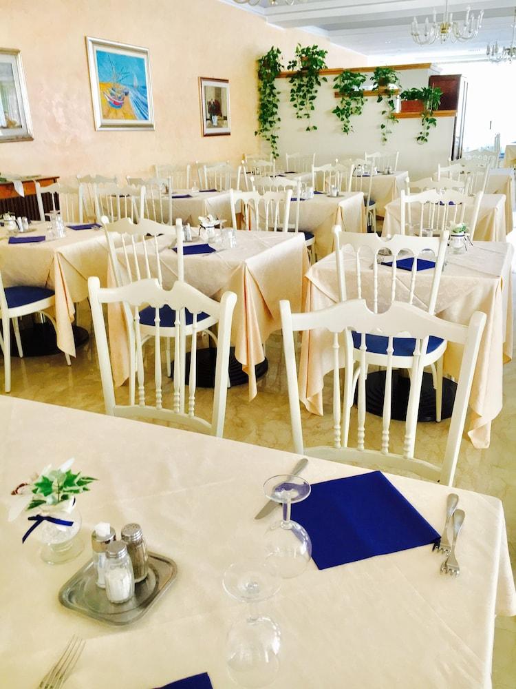 Hotel De Amicis Riccione Eksteriør billede