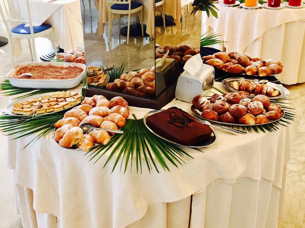 Hotel De Amicis Riccione Eksteriør billede