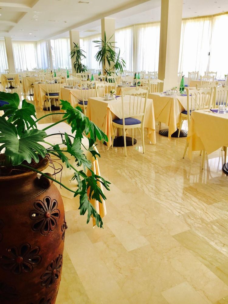 Hotel De Amicis Riccione Eksteriør billede