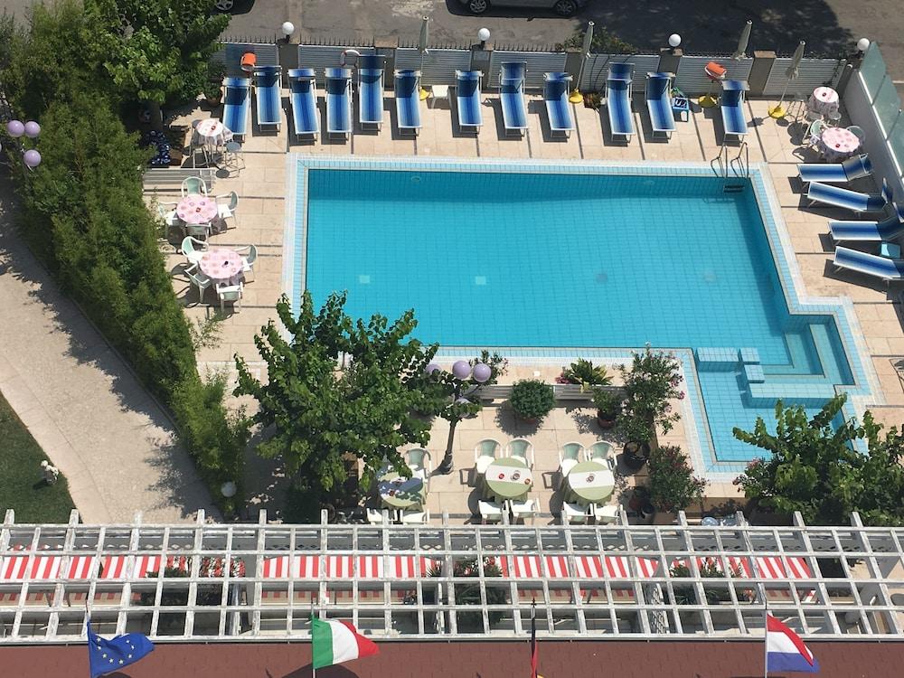 Hotel De Amicis Riccione Eksteriør billede