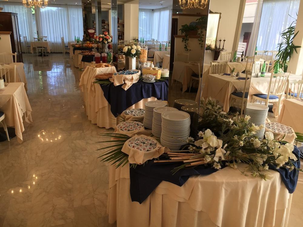 Hotel De Amicis Riccione Eksteriør billede