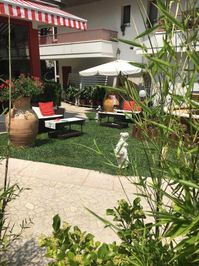 Hotel De Amicis Riccione Eksteriør billede