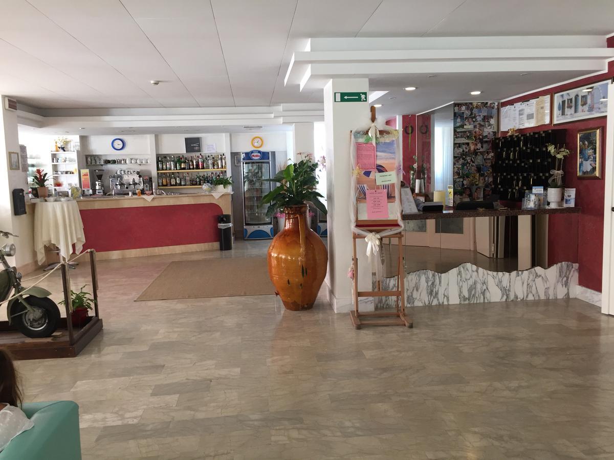 Hotel De Amicis Riccione Eksteriør billede