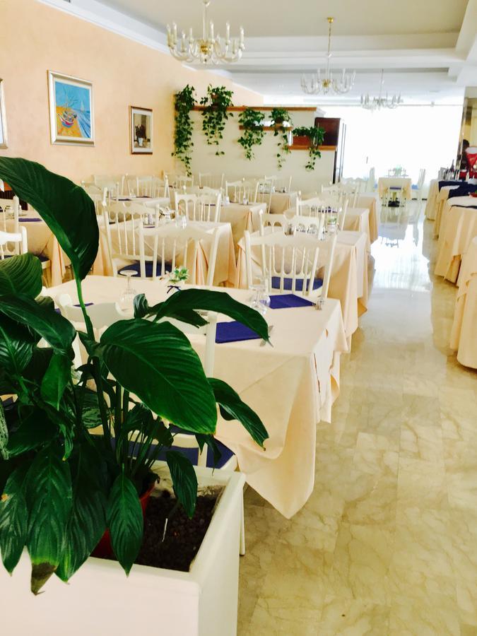 Hotel De Amicis Riccione Eksteriør billede