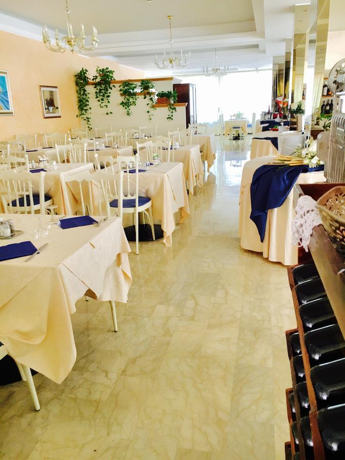 Hotel De Amicis Riccione Eksteriør billede
