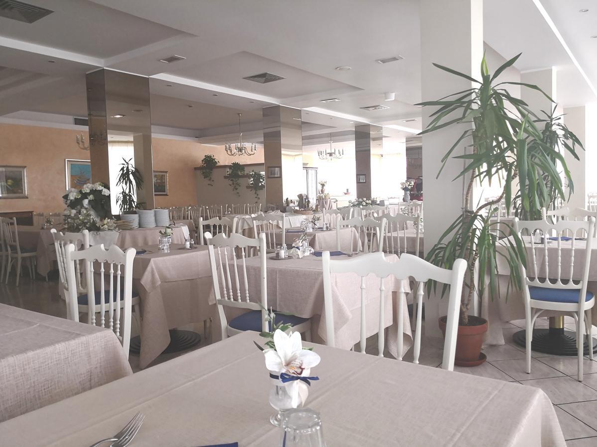 Hotel De Amicis Riccione Eksteriør billede