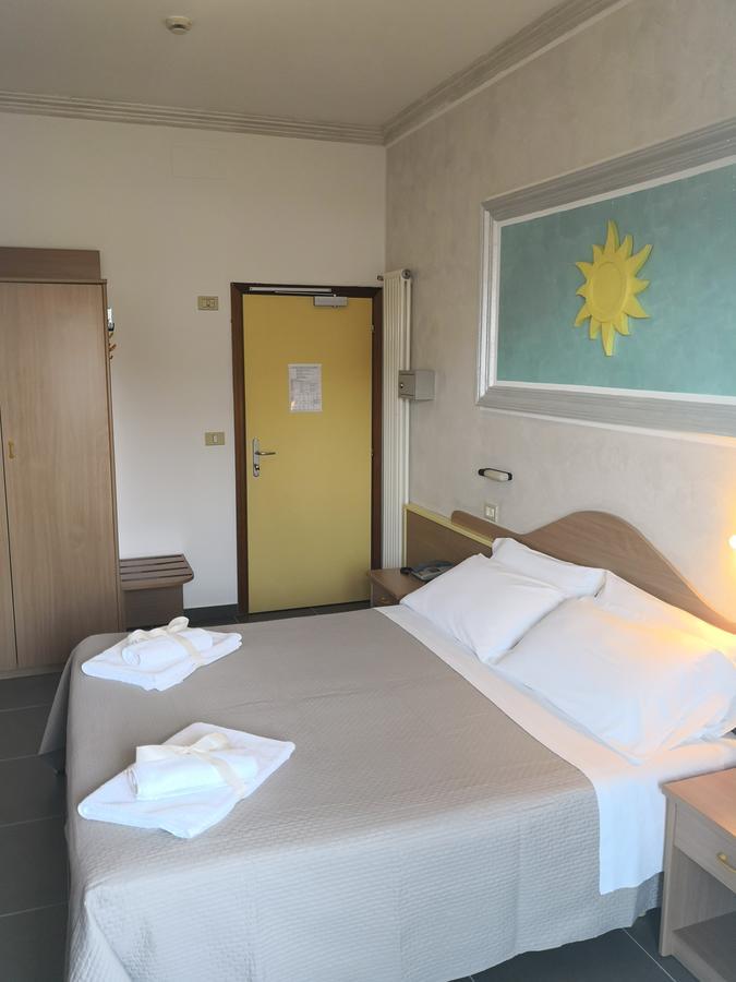 Hotel De Amicis Riccione Eksteriør billede