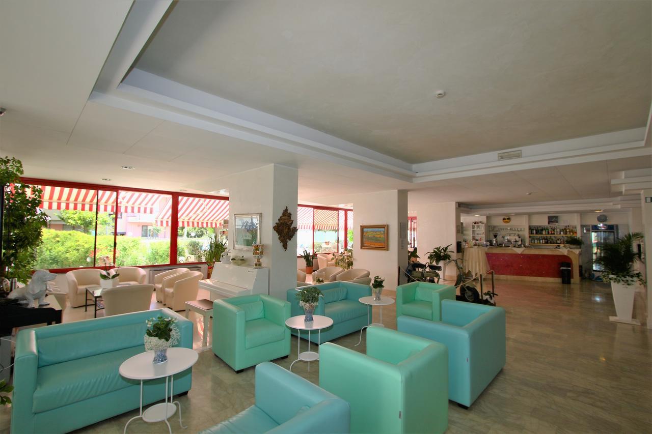 Hotel De Amicis Riccione Eksteriør billede