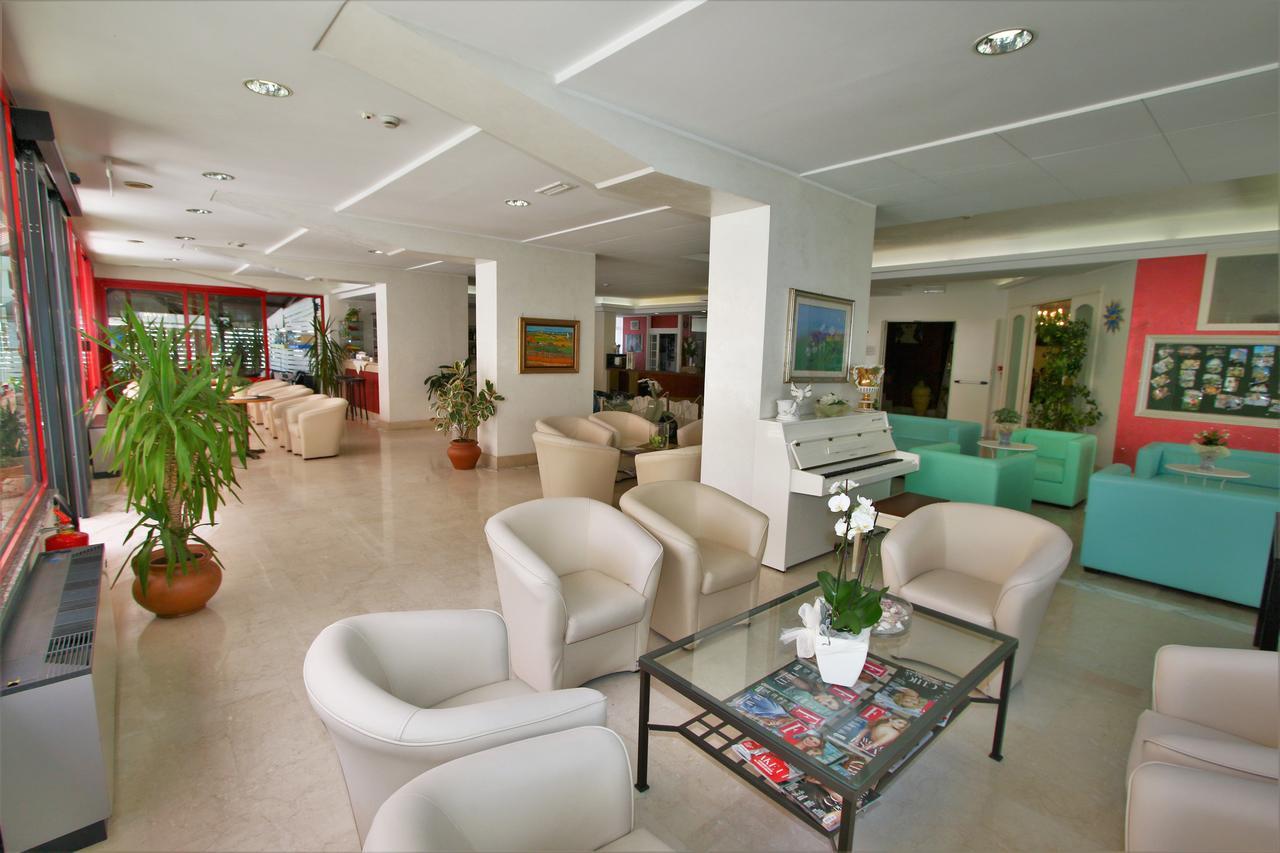 Hotel De Amicis Riccione Eksteriør billede