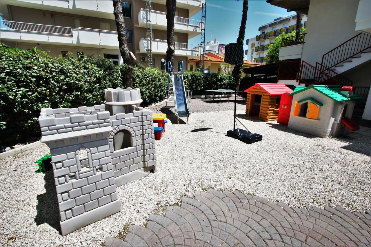 Hotel De Amicis Riccione Eksteriør billede
