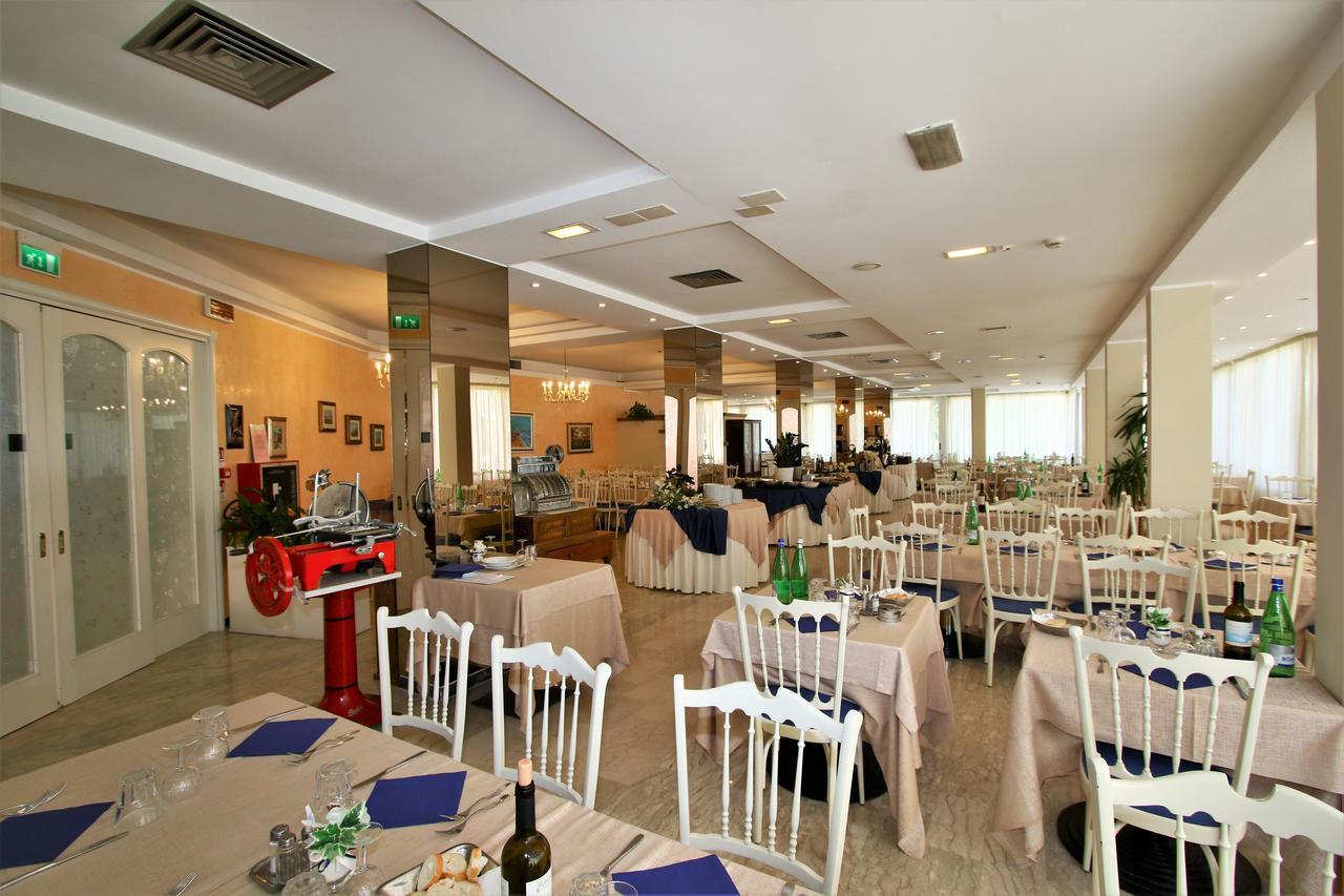 Hotel De Amicis Riccione Eksteriør billede