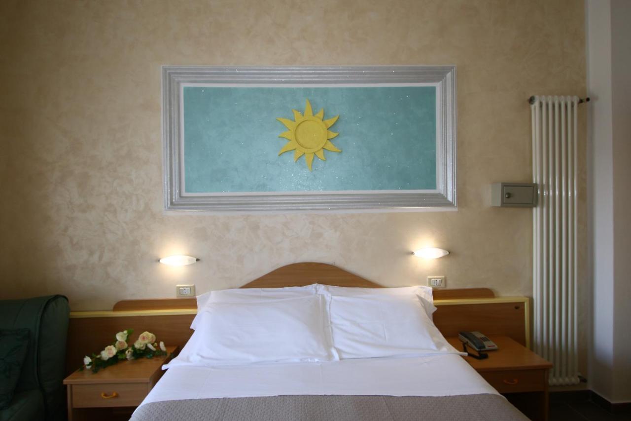 Hotel De Amicis Riccione Eksteriør billede