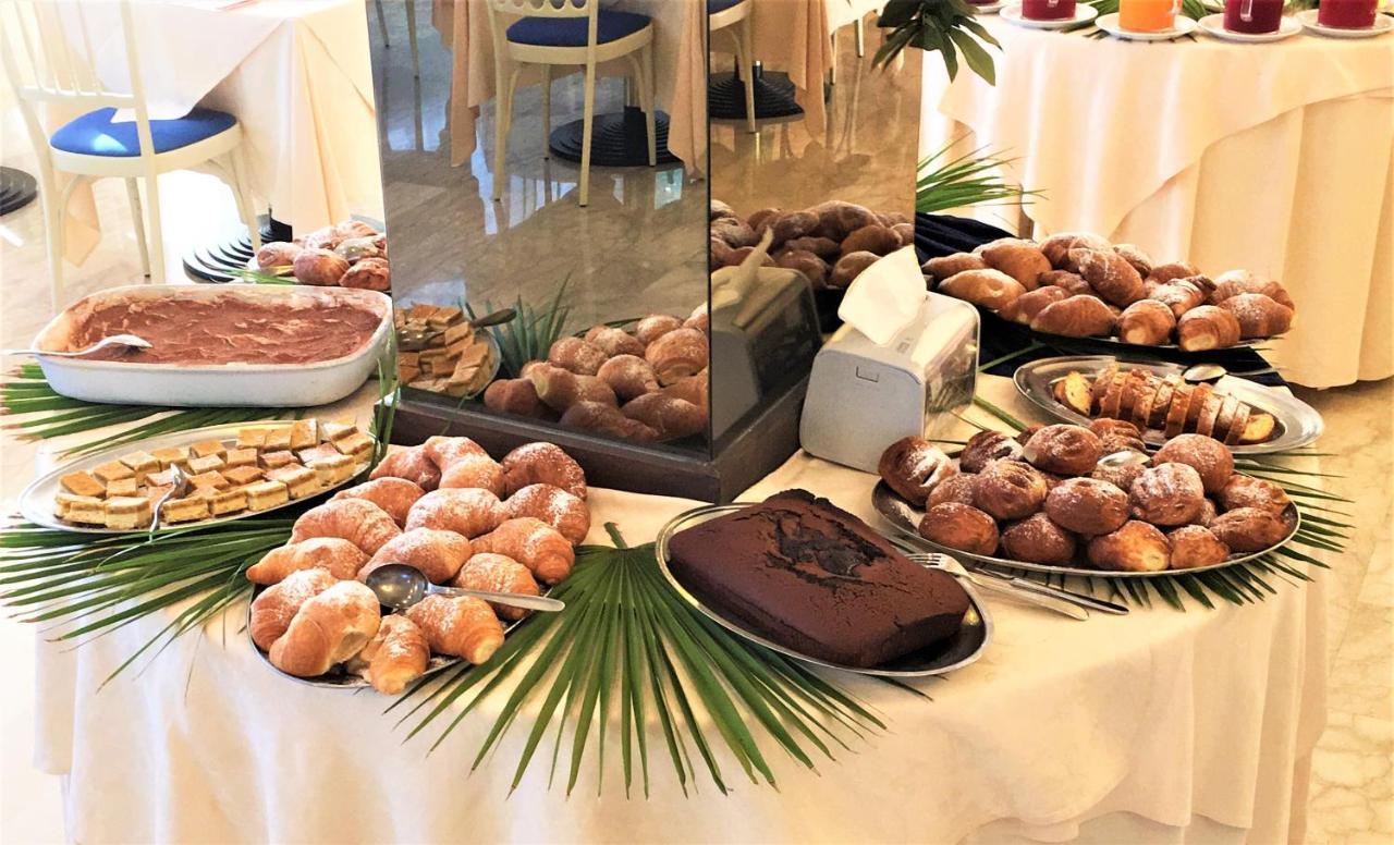Hotel De Amicis Riccione Eksteriør billede