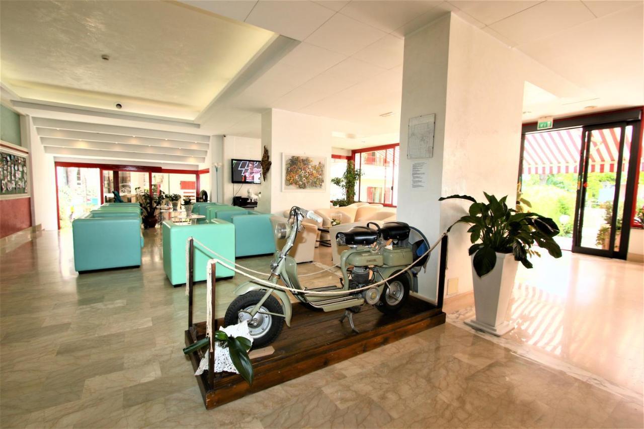 Hotel De Amicis Riccione Eksteriør billede