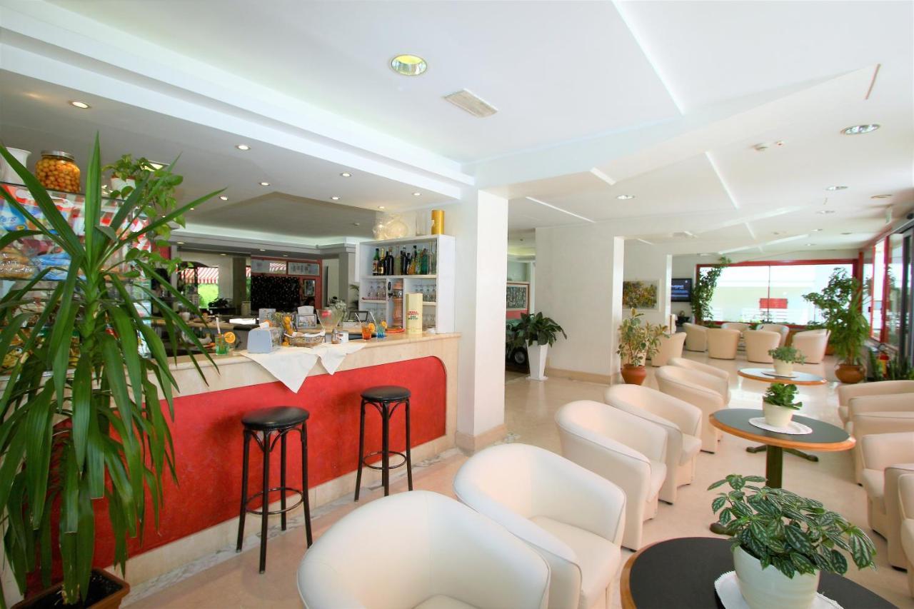 Hotel De Amicis Riccione Eksteriør billede