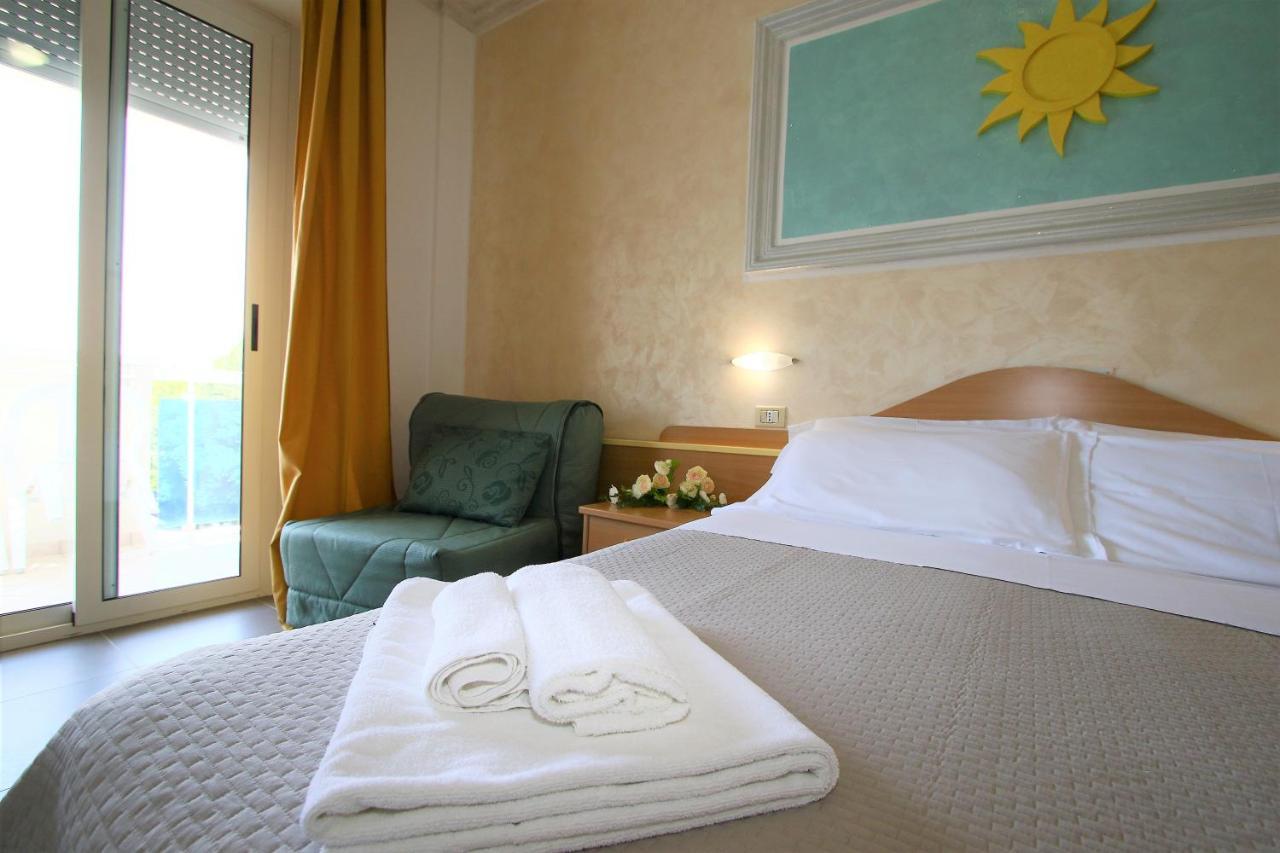 Hotel De Amicis Riccione Eksteriør billede