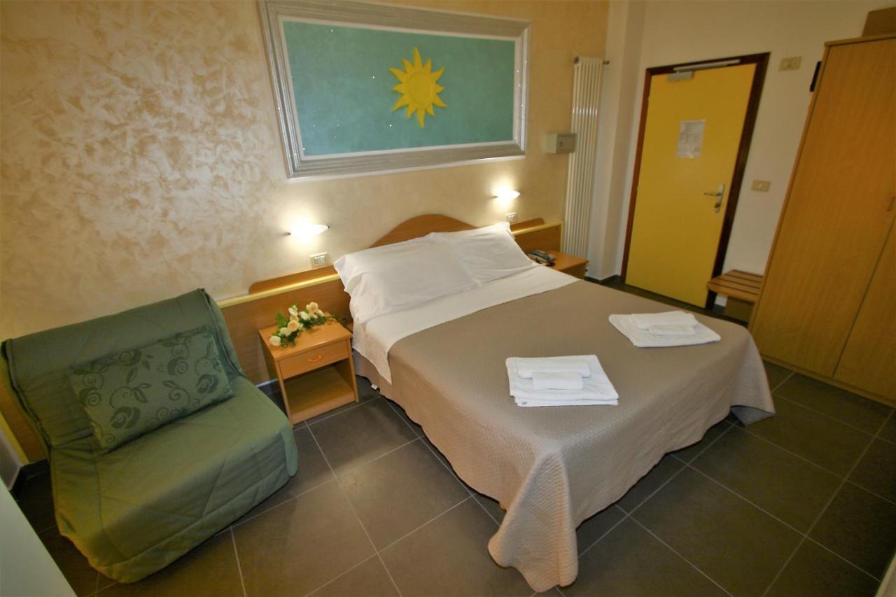 Hotel De Amicis Riccione Eksteriør billede