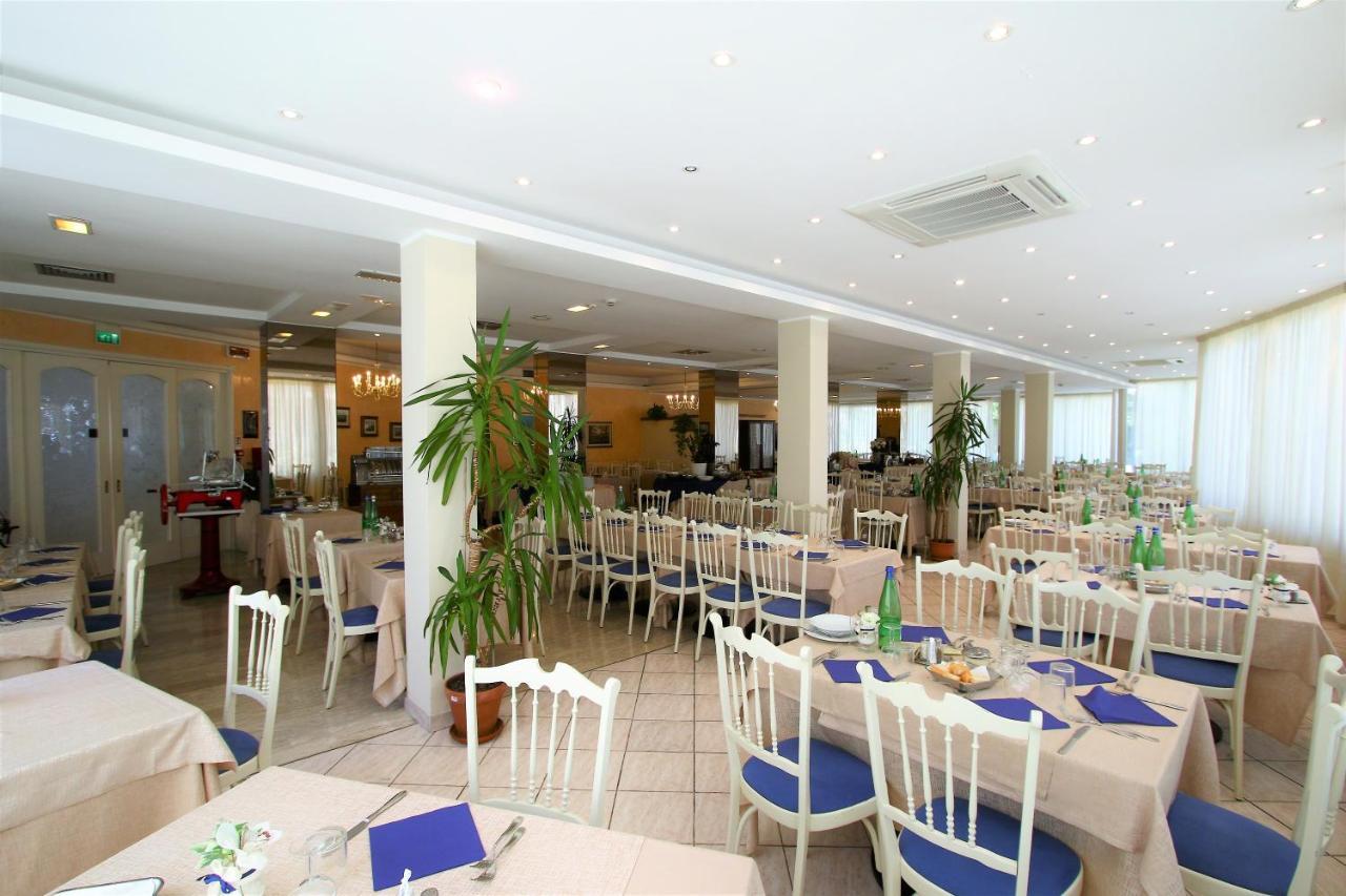 Hotel De Amicis Riccione Eksteriør billede